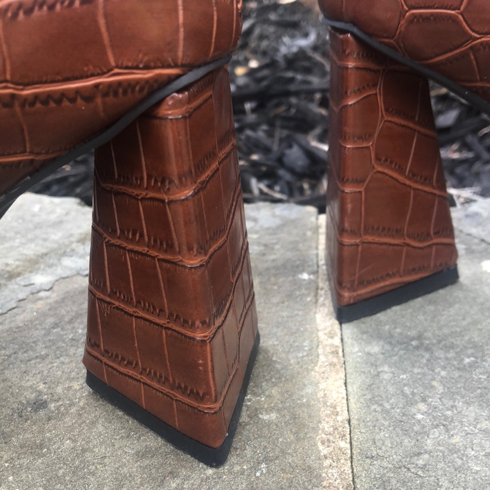 Billini Brown Croc-Patterned Heeled Boots. Excellent condition. Size 6. - Picture 4 of 12